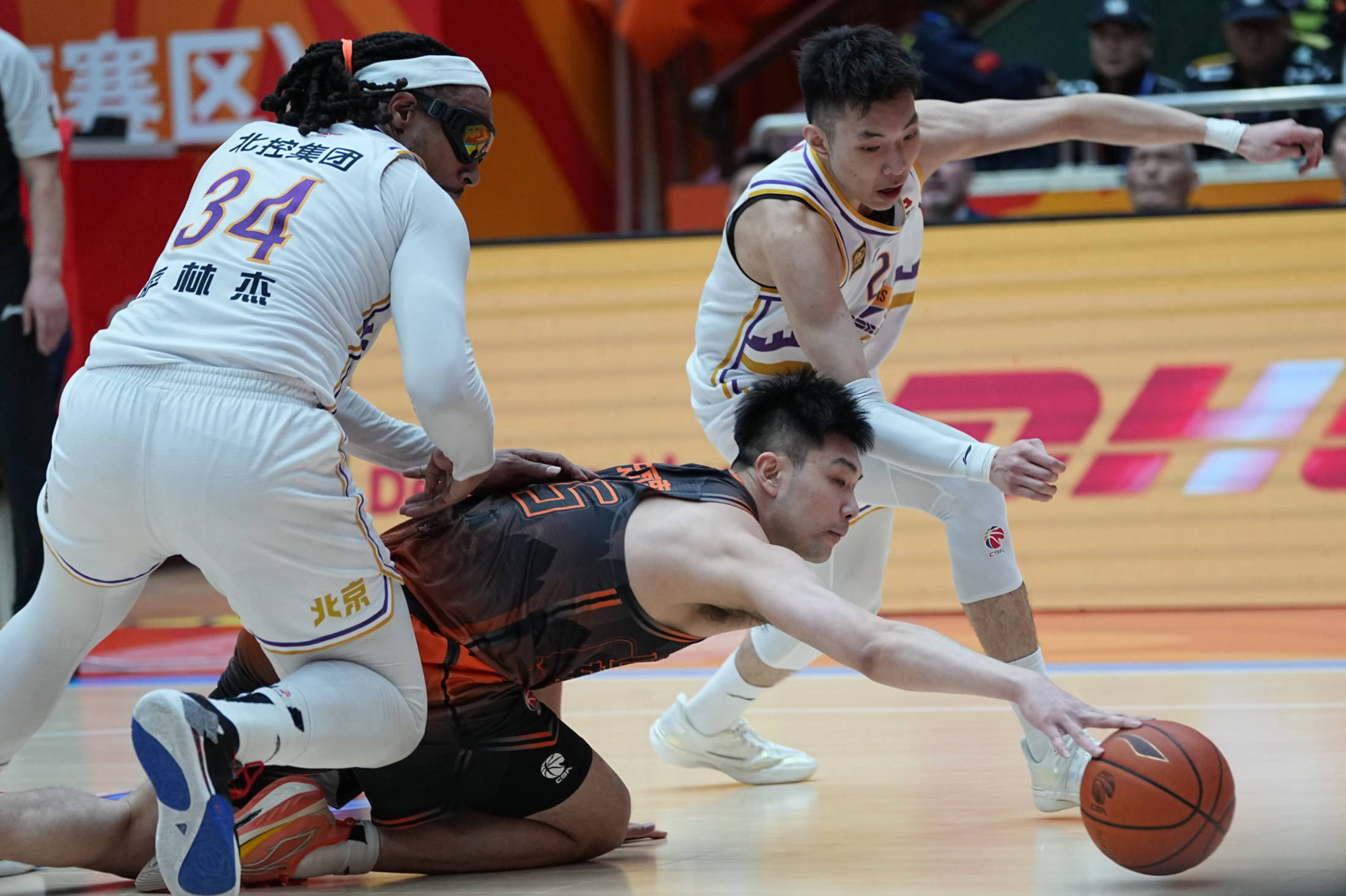 热议再现，萨林杰仍留CBA，球迷情何以堪