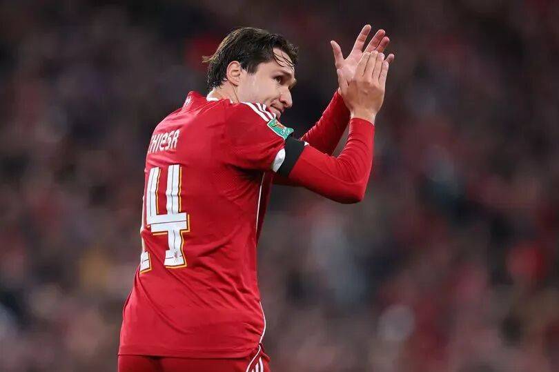 利物浦2-1南安普顿：双中锋破门 埃基蒂克无脑染红